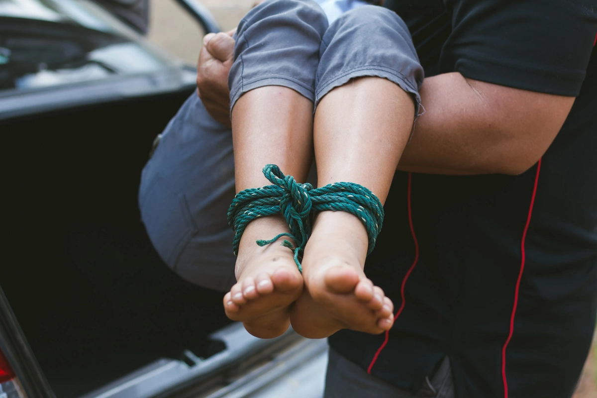 В Азербайджане похитивший школьницу звонил ее матери с циничными требованиями