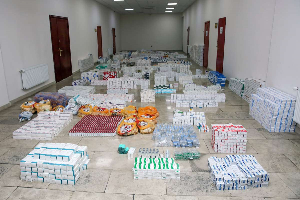 В Азербайджане пресечен незаконный оборот крупной партии лекарственных препаратов и медикаментов – ФОТО