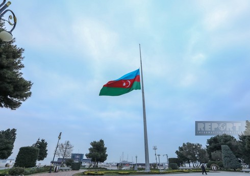 В Азербайджане приспущены флаги в память о жертвах авиакатастрофы