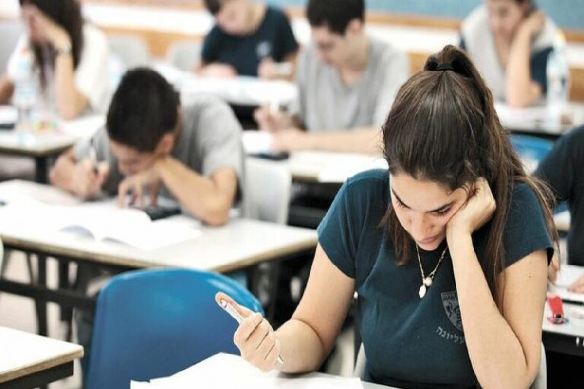 В Азербайджане продлена регистрация поступивших в вузы абитуриентов