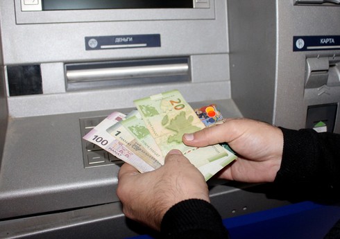 В Азербайджане с 1 февраля минимальная трудовая пенсия составит 320 манатов