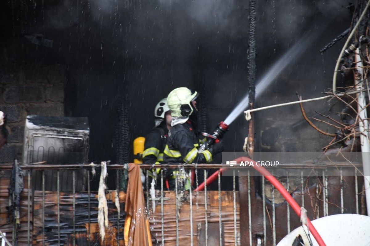 В Азербайджане сгорел дом, 1 человек погиб