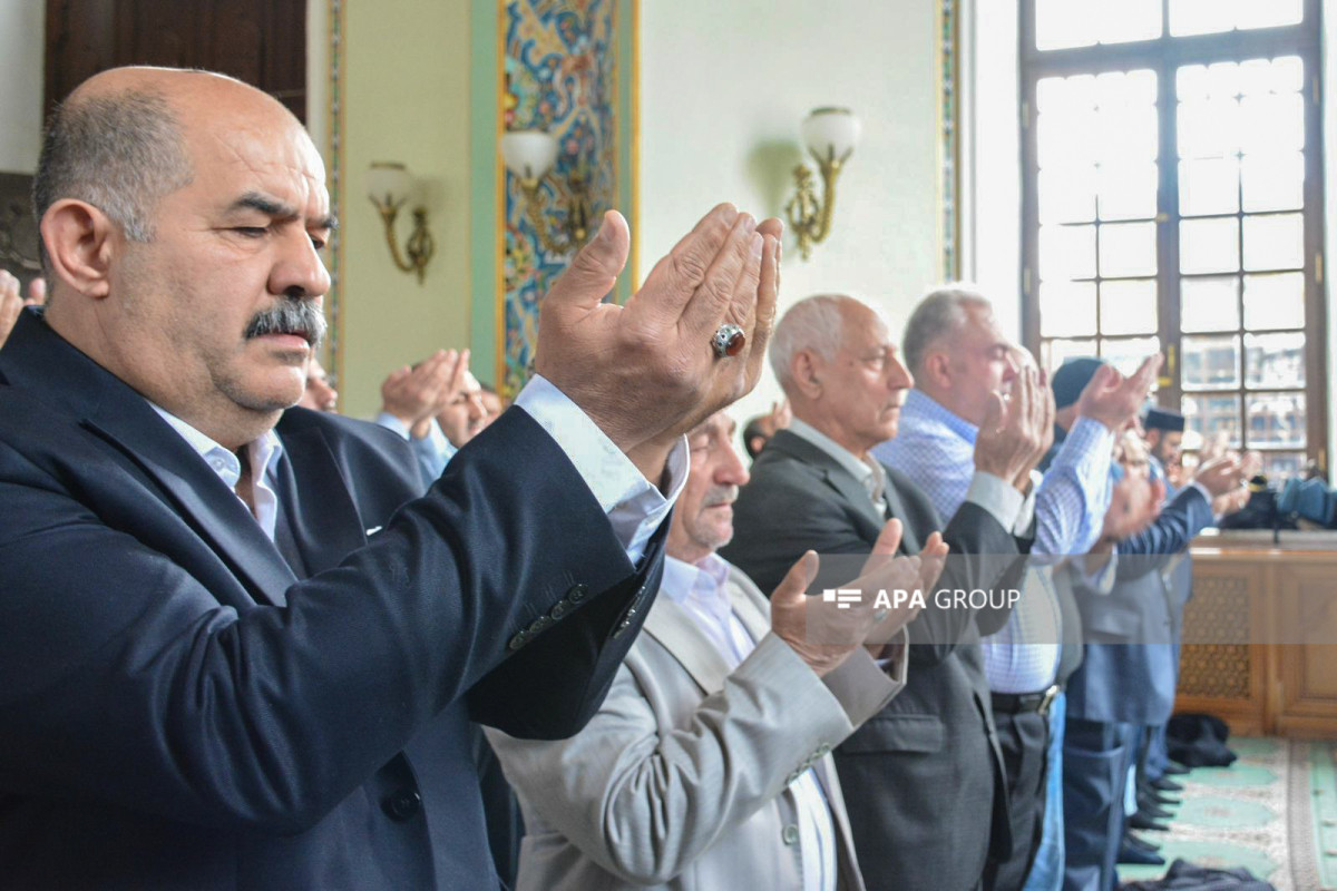 В Азербайджане совершен праздничный намаз-ОБНОВЛЕНО-ОБНОВЛЕНО