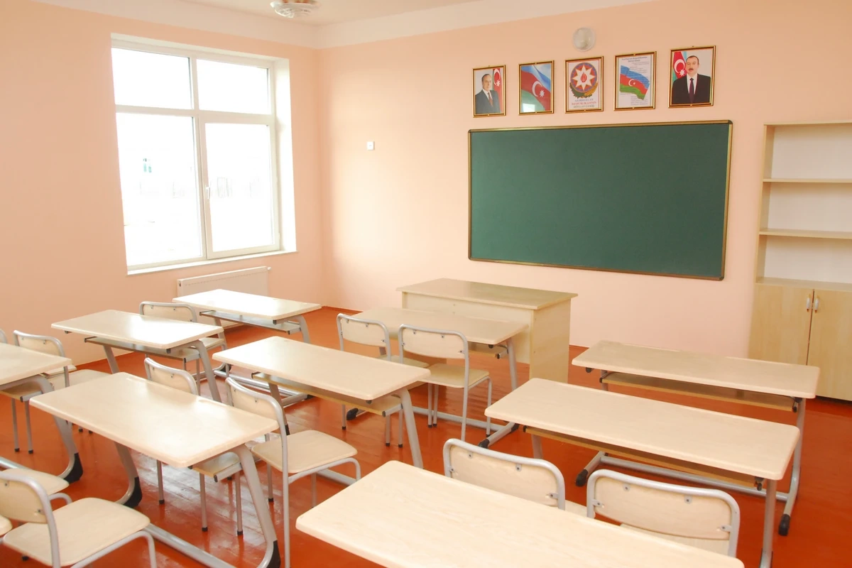 В Азербайджане уволены свыше 2 300 учителей