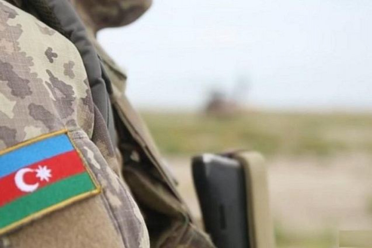 В Азербайджане в результате выстрела из огнестрельного оружия погиб военнослужащий, возбуждено уголовное дело