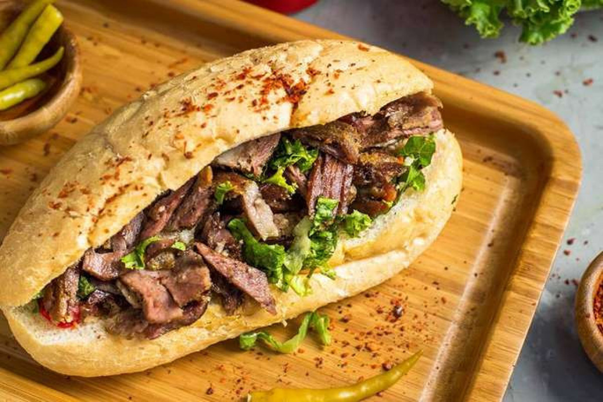 В азербайджанском городе Газах 18 студентов отравились от донера-ОБНОВЛЕНО