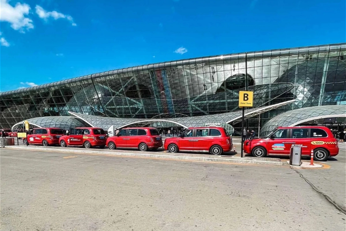 В бакинском аэропорту внедрили систему фиксированных тарифов такси - ЦЕНЫ