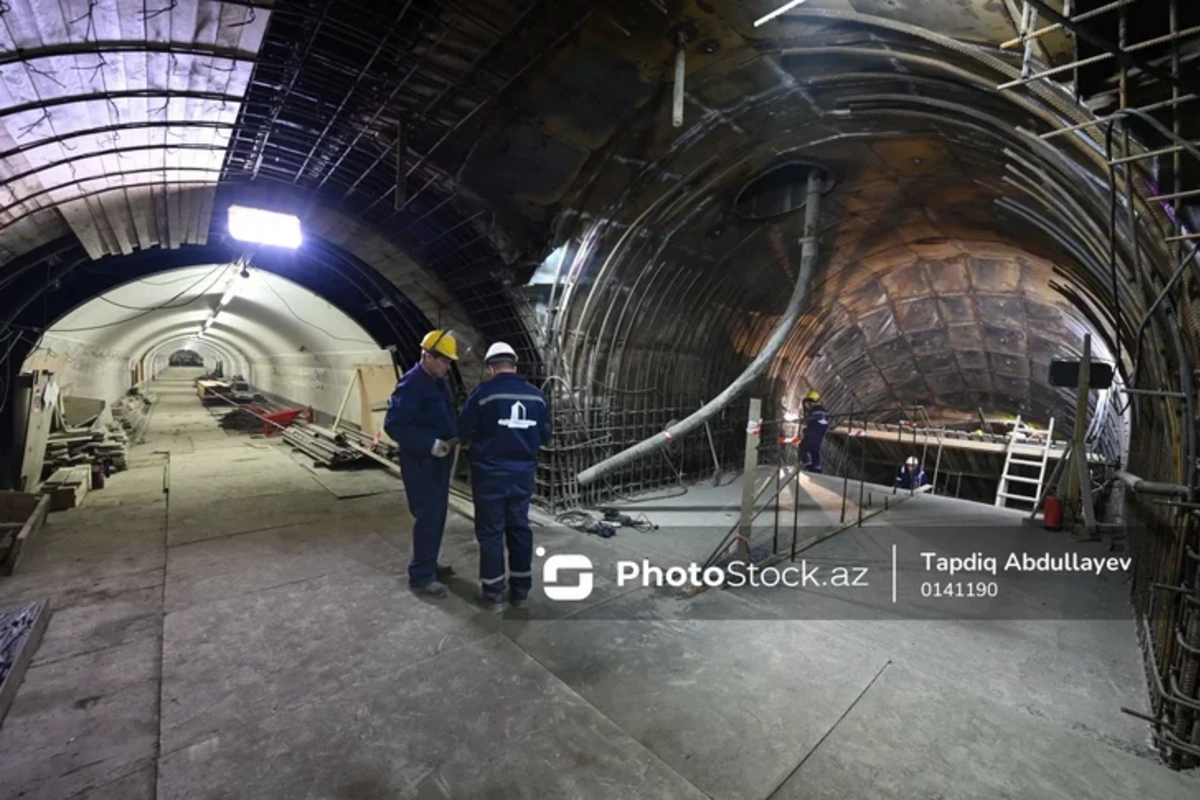 В бакинском метро объяснили необходимость разделения линий