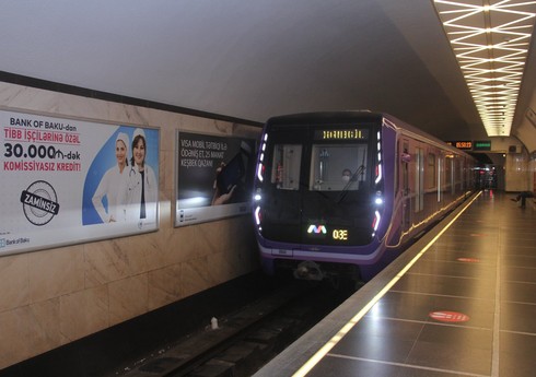 В бакинском метро сбился график движения из-за спада напряжения