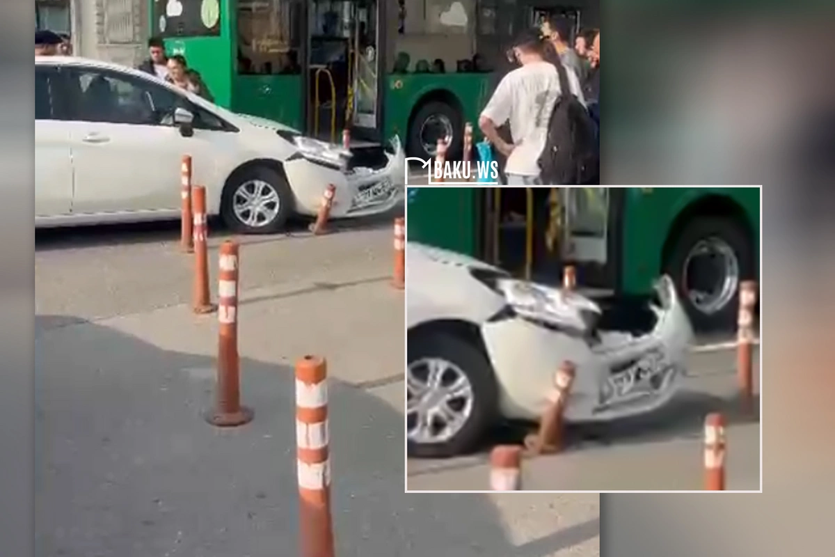 В Баку автобус протаранил легковушку
