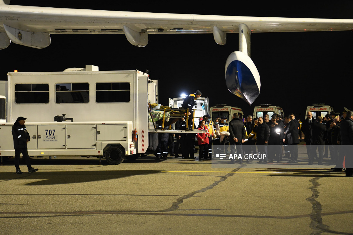 В Баку доставлены тела 4 погибших, а также 7 пострадавших в авиакатастрофе пассажиров