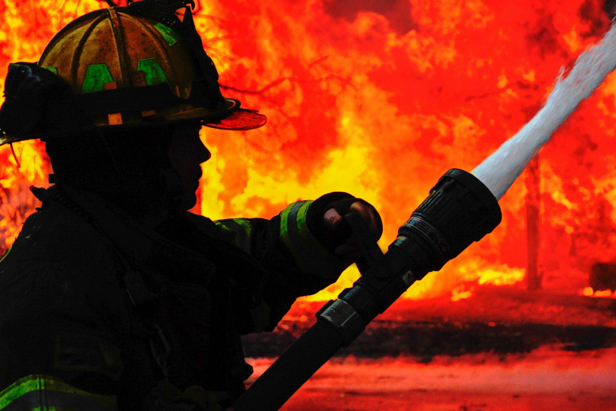 В Баку горит объект