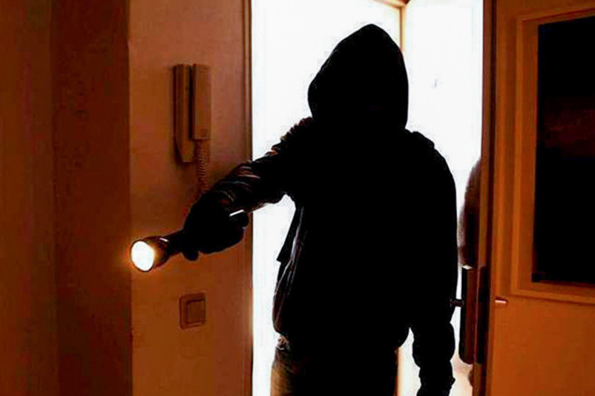 В Баку из дома похищены 74 000 манатов и драгоценности на сумму 15 000 манатов