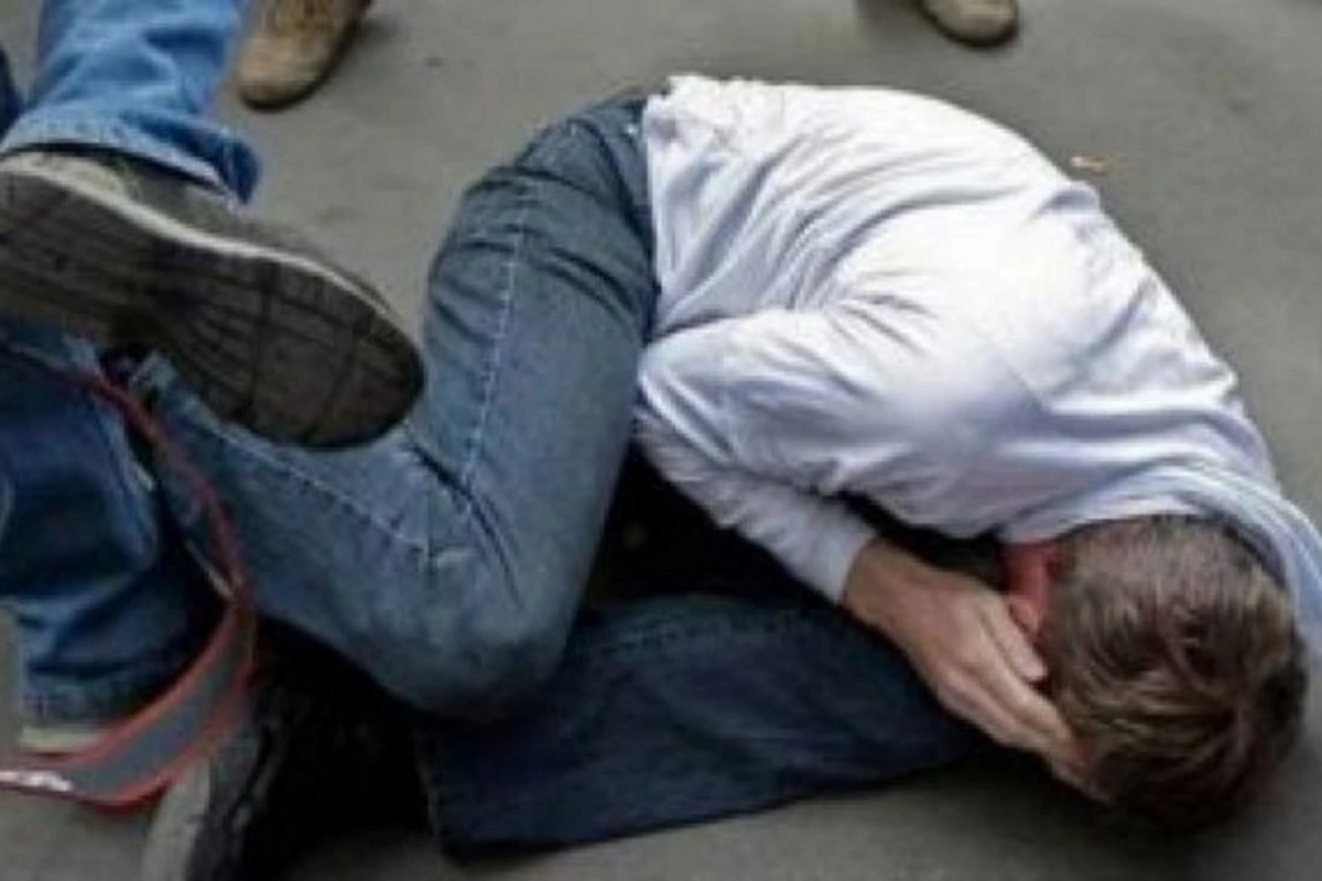 В Баку мужчина избил своего зятя ломом