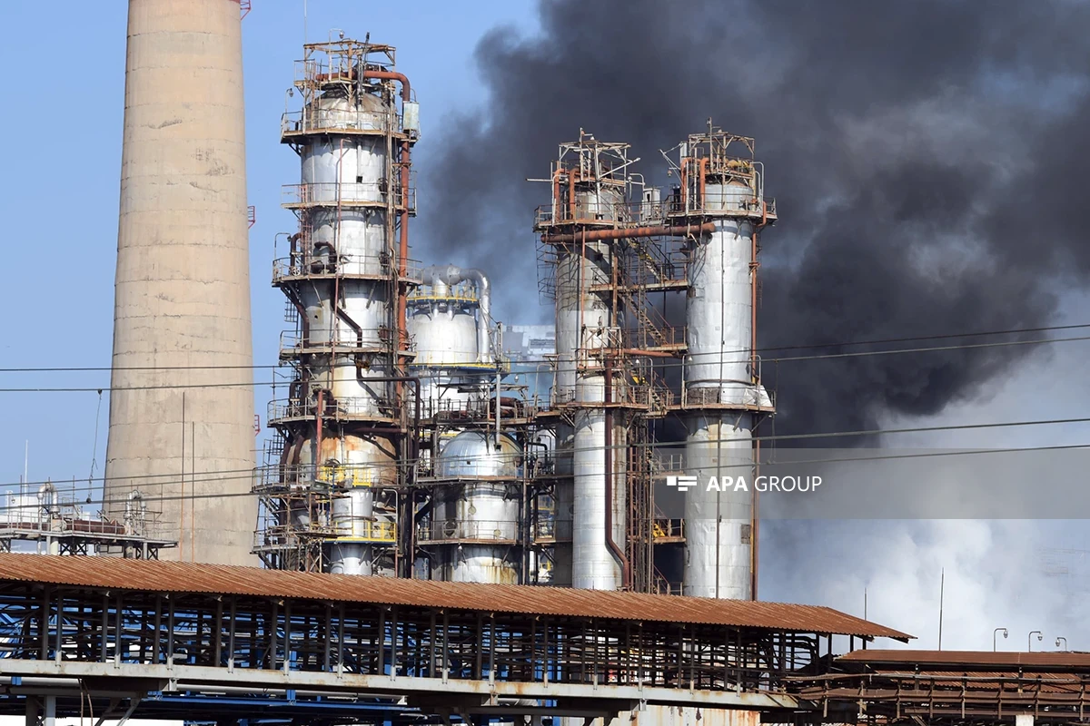 В Баку на территории нефтеперерабатывающего завода начался пожар - ВИДЕО-ФОТО-ОБНОВЛЕНО