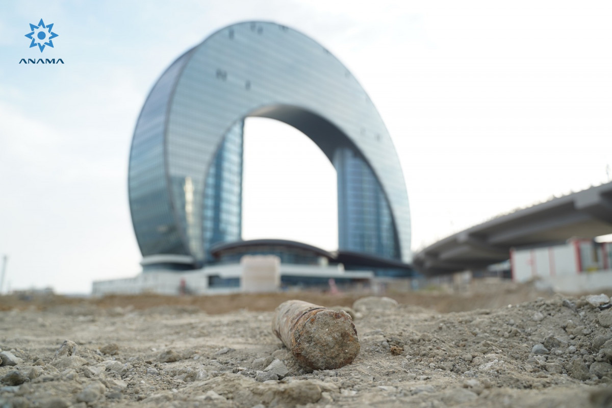 В Баку на территории «Port Baku» обнаружен боеприпас - ФОТО