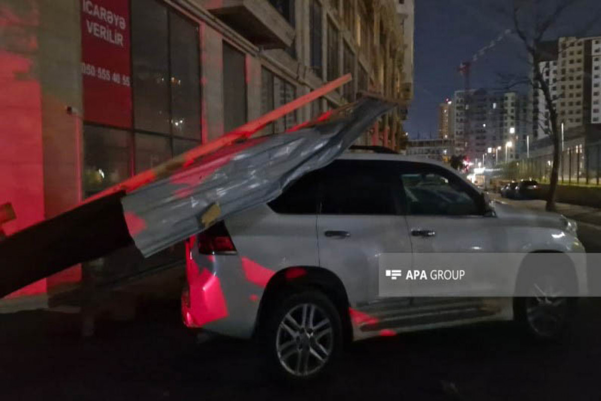 В Баку обрушилась крыша жилого дома-ФОТО