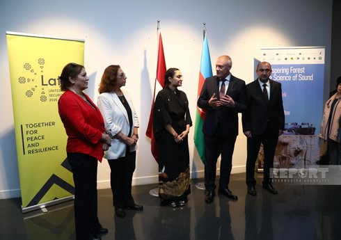 В Баку открылась выставка “Шепчущий лес - наука о звуке"