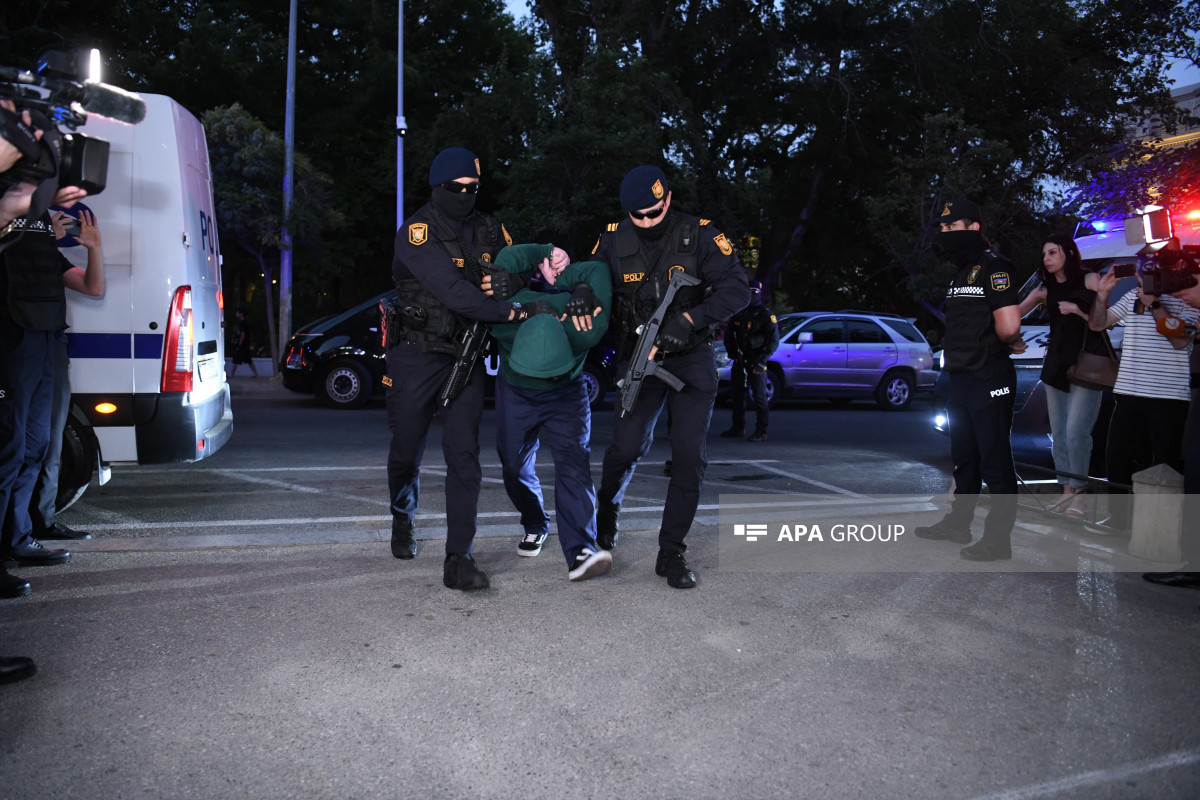 В Баку проходит заседание суда над гражданами России, задержанными в связи с транзитом наркотиков из Ирана-ФОТО