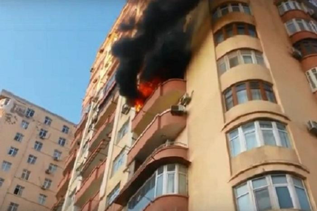 В Баку произошёл пожар в многоэтажном жилом доме-ОБНОВЛЕНО