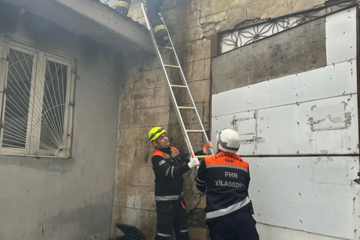 В Баку произошел пожар в жилом доме: есть пострадавшие