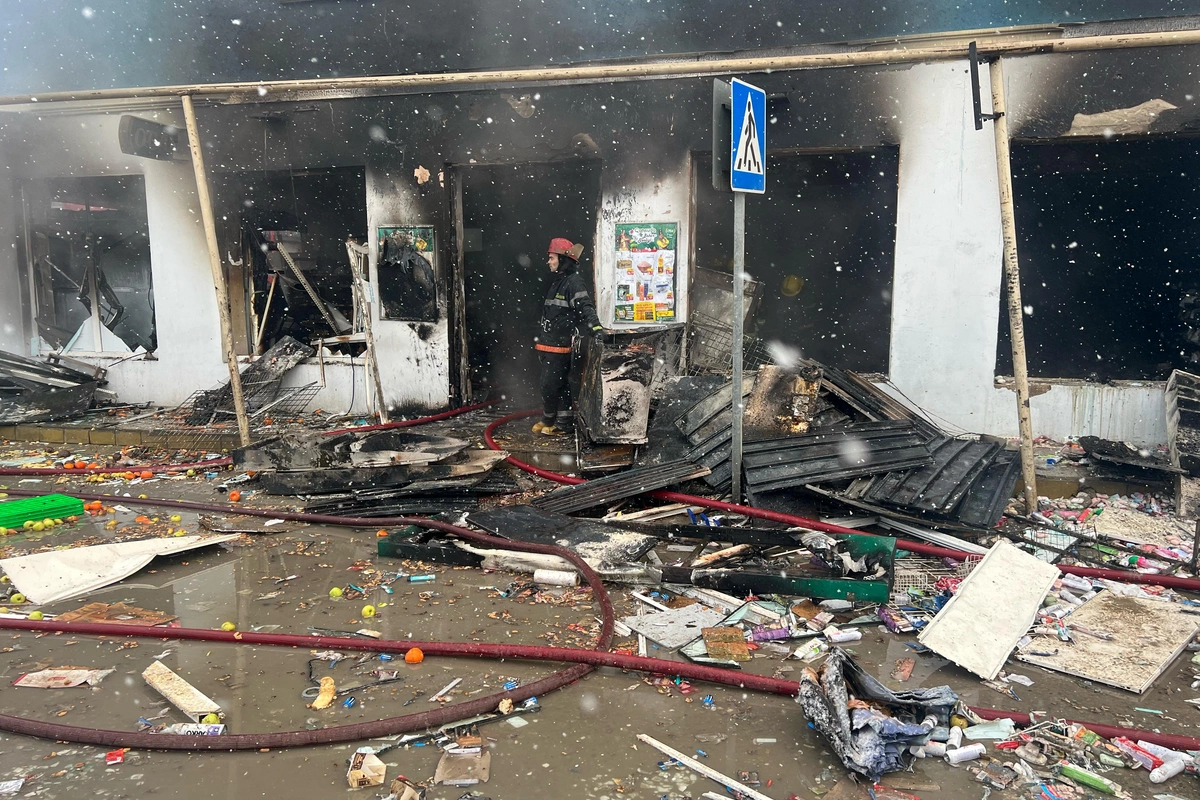 В Баку произошел взрыв в супермаркете, есть пострадавшие