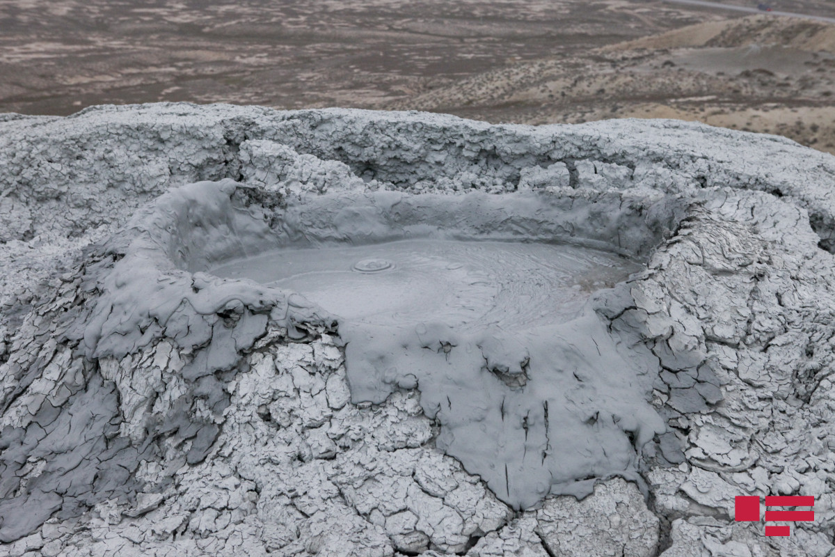 В Баку произошло извержение грязевого вулкана-ФОТО
