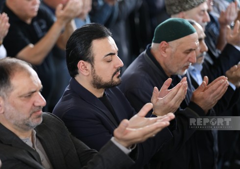 В Баку совершен праздничный намаз по случаю Рамазан байрамы