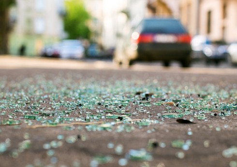 В Баку столкнулись два автомобиля, есть пострадавший