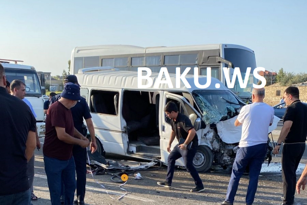 В Баку столкнулись микроавтобус и "Range Rover": tсть погибший и пострадавшие