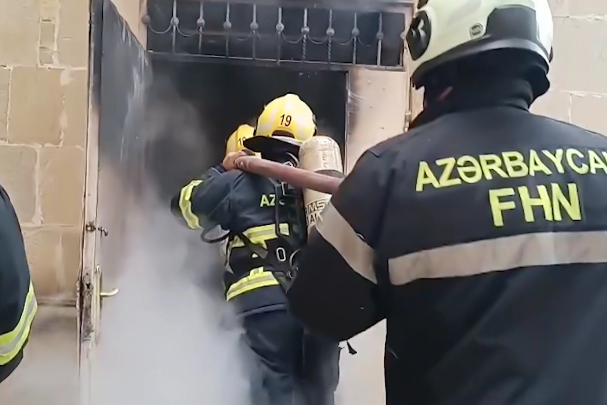 В Баку в общежитии школы-интерната произошел пожар