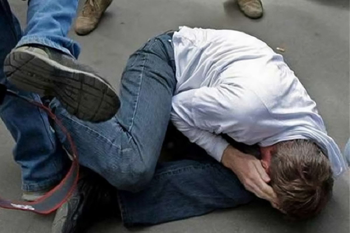 В Баку в школе один из учеников ранил другого ножом