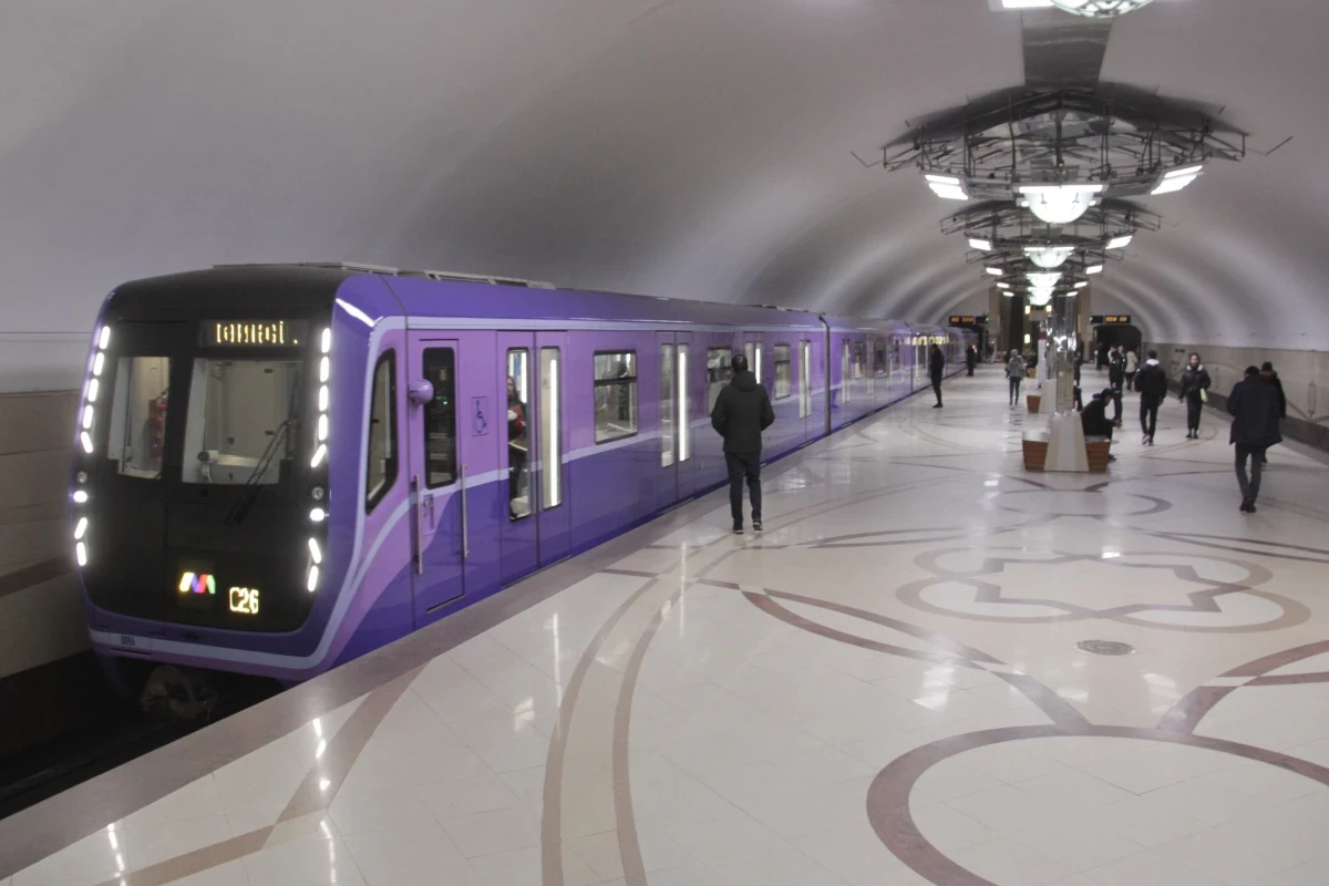 В Баку в связи со строительством тоннеля в метро пассажиры будут вынуждены воспользоваться общественным транспортом