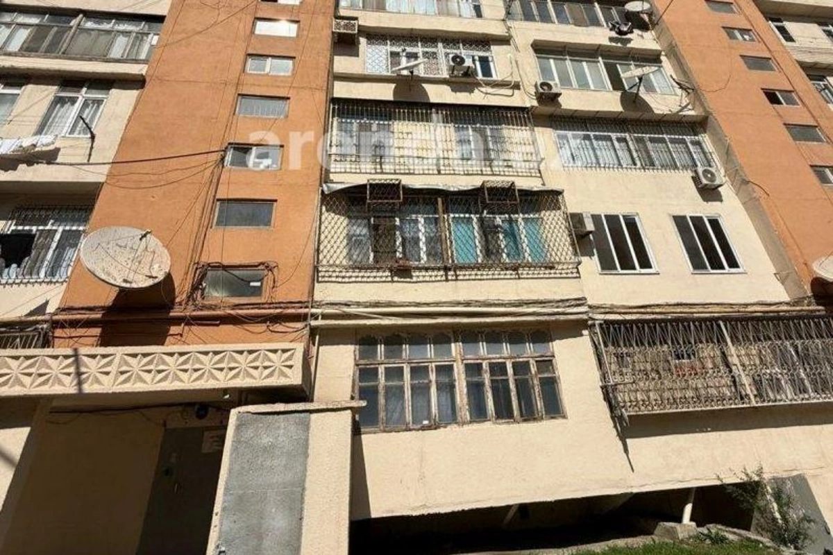 В Баку женщина зарезала сына и выбросилась с 8-го этажа