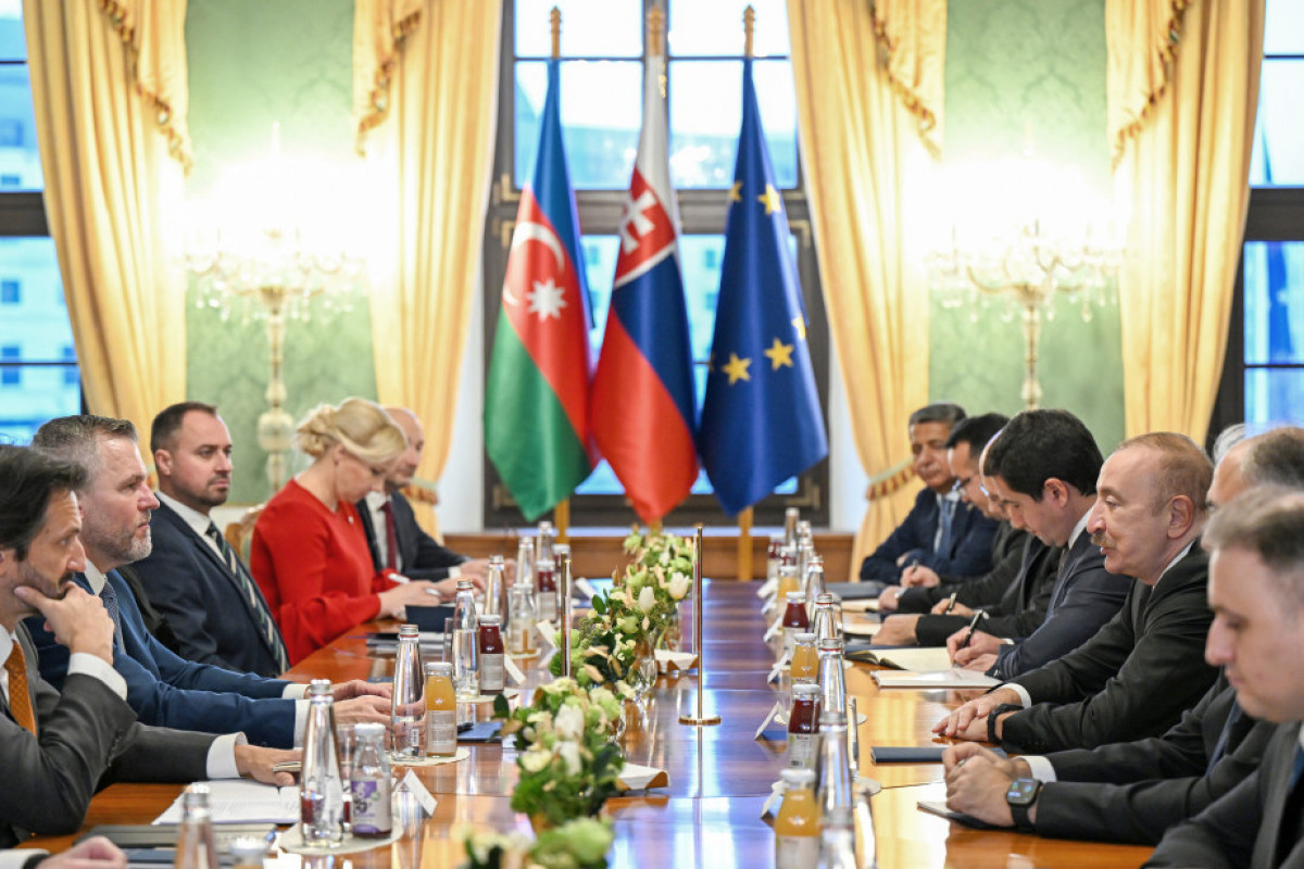 В Братиславе состоялась встреча президентов Азербайджана и Словакии в расширенном составе-ОБНОВЛЕНО