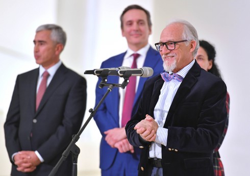 В Центре Гейдара Алиева открылась выставка итальянского скульптора "Дары природы"