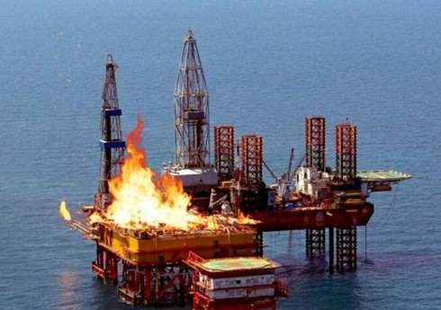 В Черном море горят буровые платформы "вышки Бойко"