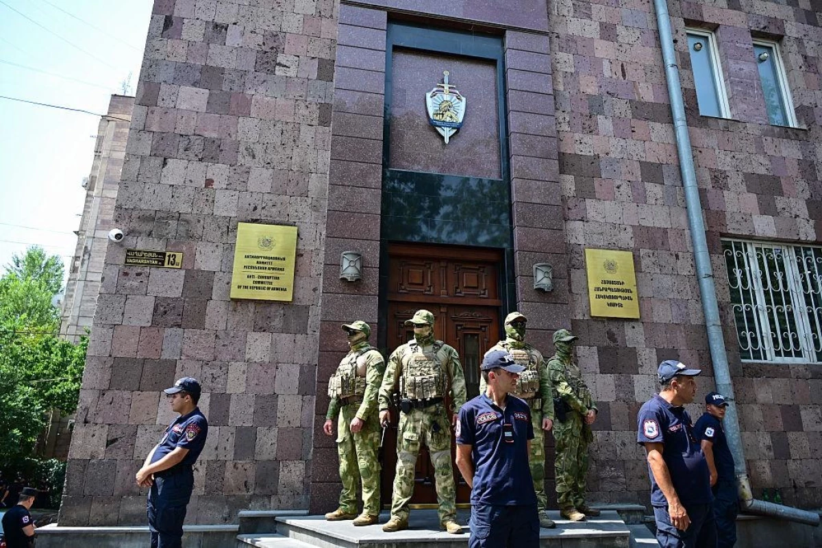 В домах сторонников Самвела Карапетяна проводятся обыски, задержаны 14 человек