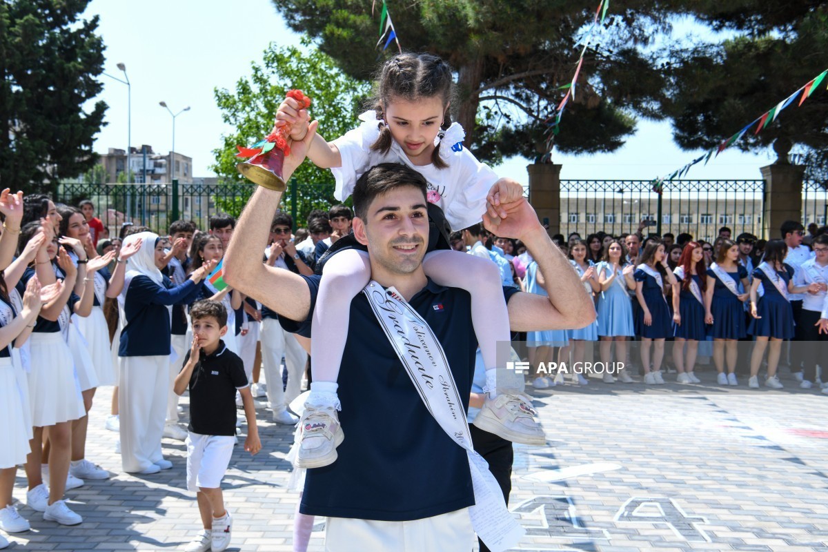 В этом году в школах Азербайджана «Последний звонок» прозвенит 13 июня