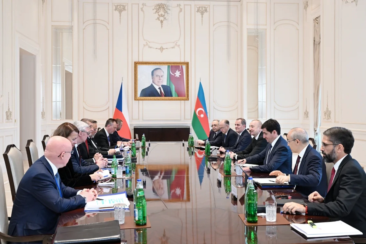 В Габале проходит встреча Ильхама Алиева с Андреем Бабишем в расширенном составе