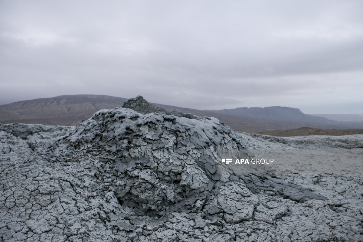 В Гарадагском районе Баку произошло извержение грязевого вулкана-ОБНОВЛЕНО-ВИДЕО