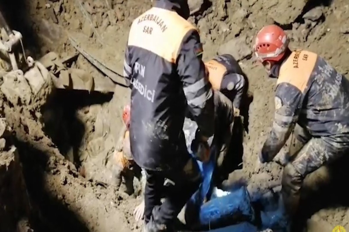 В Гобустане в результате обвала грунта погиб один человек, еще один спасён-ВИДЕО