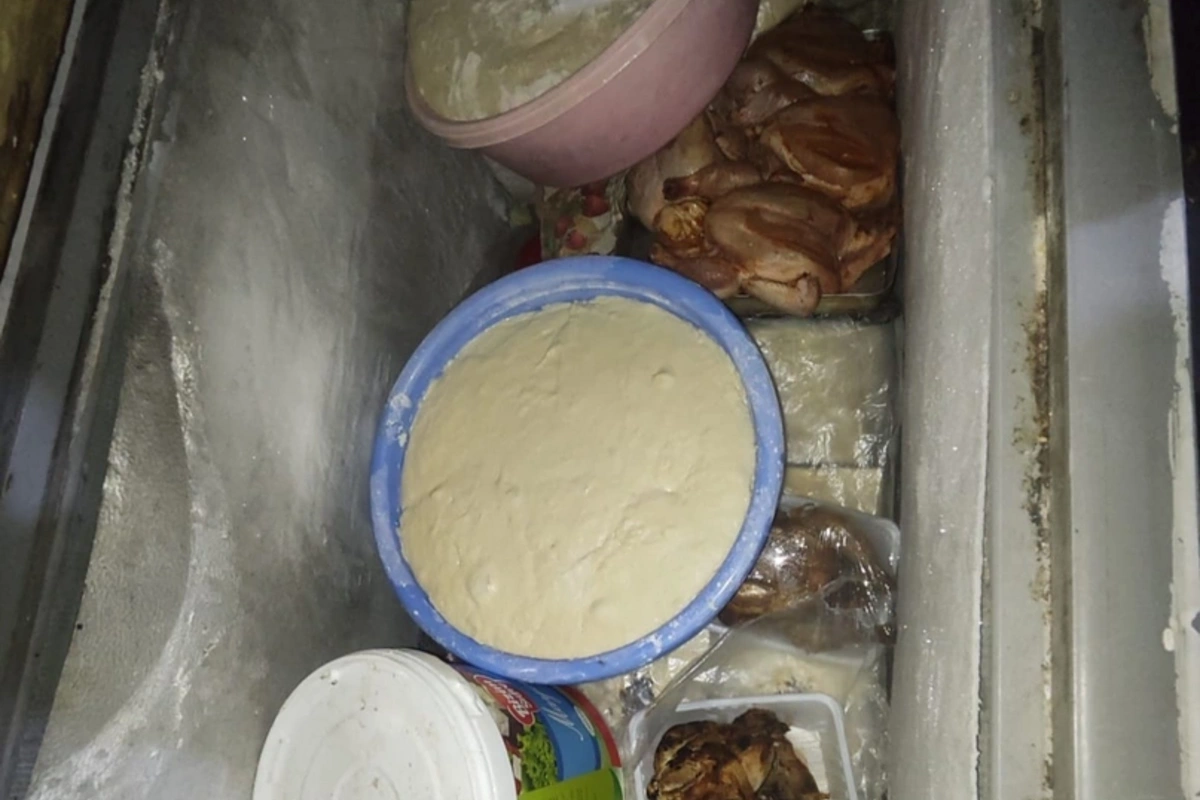 В гутабах, продававшихся в бакинском поселке, обнаружена конина