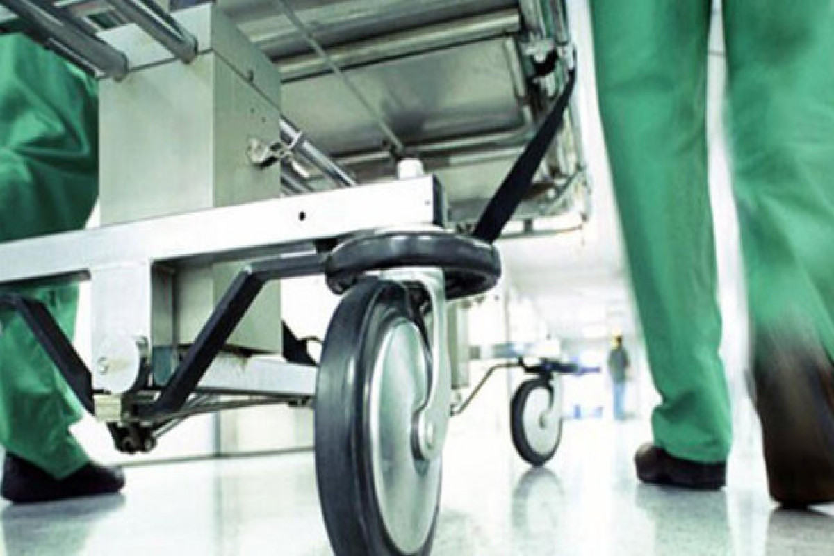 В Гяндже выпившая уксусную кислоту женщина скончалась в больнице