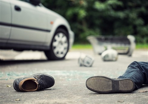 В Хатаинском районе Баку 21-летнего парня сбил автомобиль