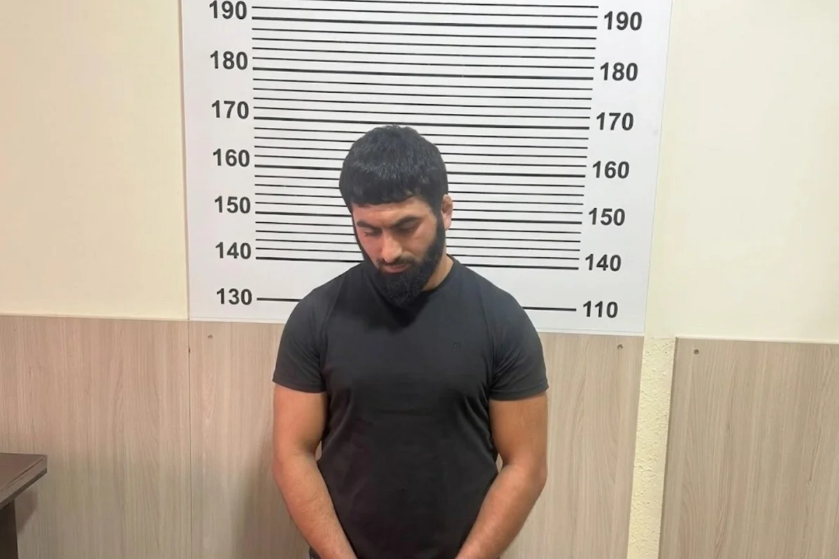 В Хырдалане арестован мужчина, разбивший окна школы