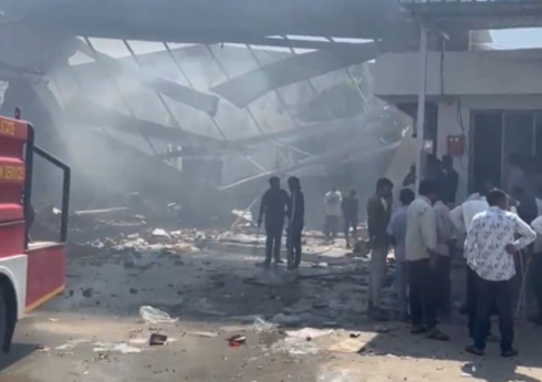 В Индии 17 человек погибли при взрыве на фабрике по производству петард