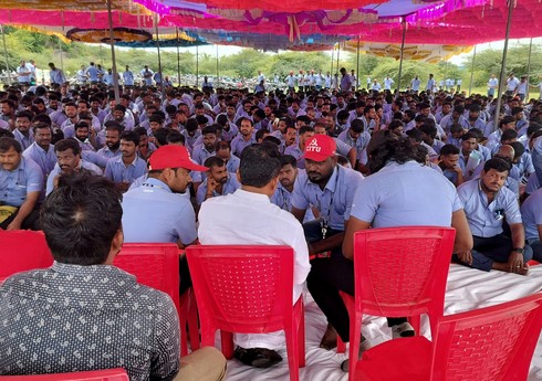 В Индии полиция задержала около сотни бастующих работников завода Samsung