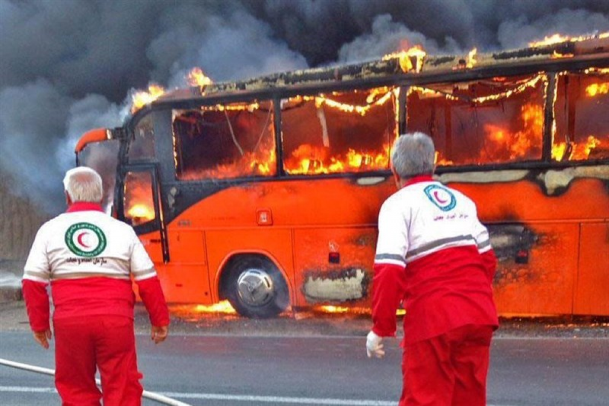 В Иране пассажирский автобус столкнулся с бензовозом, погибли 9 человек