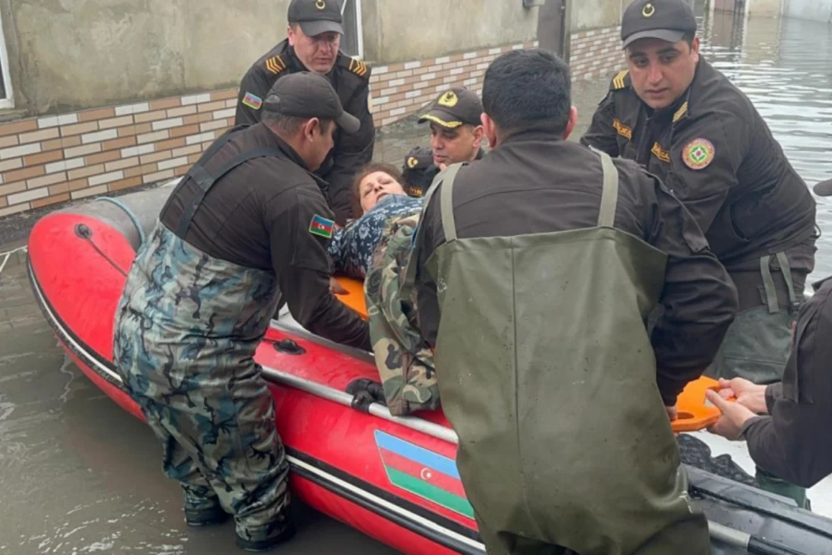 В Кешле эвакуированы 58 человек, в Баку продолжается очистка подтопленных территорий